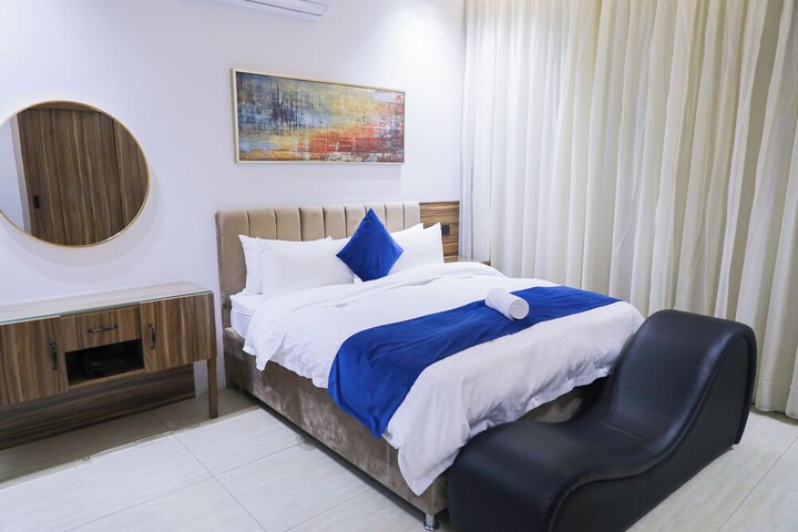 Room 34 of 178