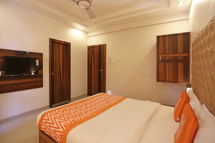Room 12 of 19