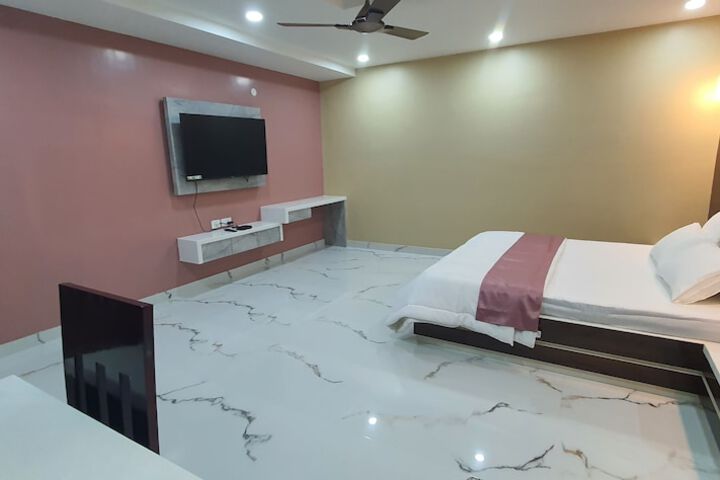 Room 5 of 8