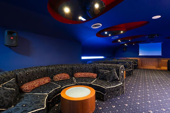Lounge 135 of 159