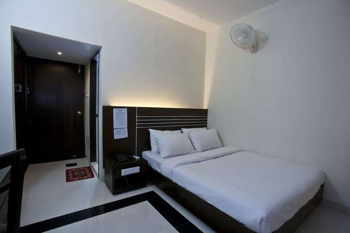 Room 16 of 42