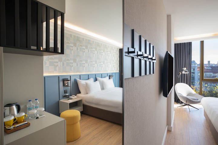 Room 13 of 96