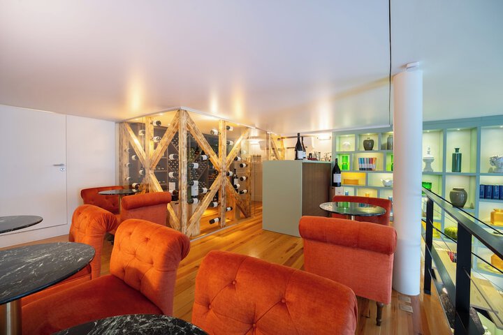 Lounge 39 of 42