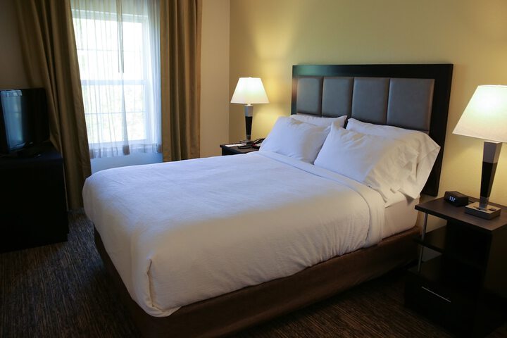 1 Queen Bed Studio Suite (20 of 21)