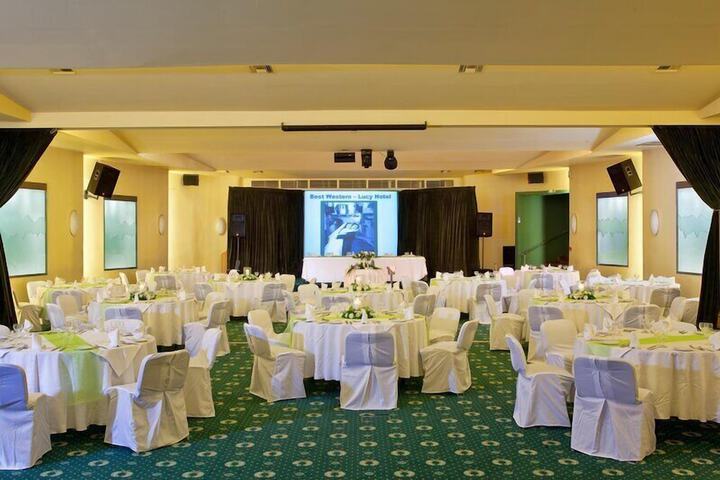Ballroom/Hall 68 of 88