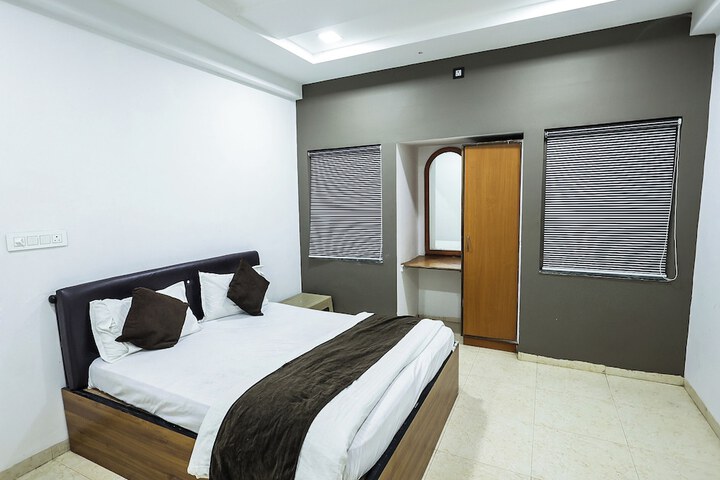 Room 2 of 11