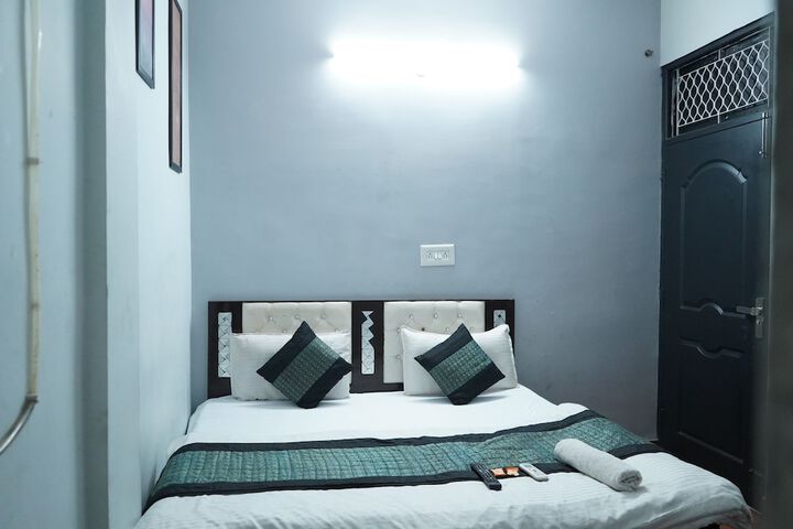 Room 5 of 6
