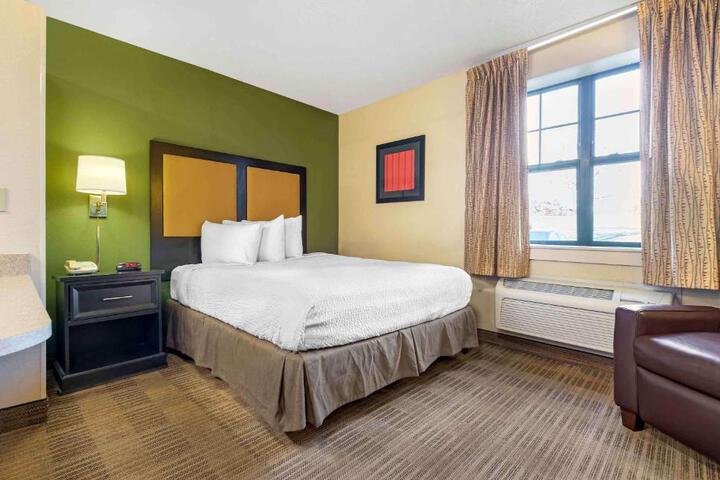 Queen Bed Kitchen (4 of 10)