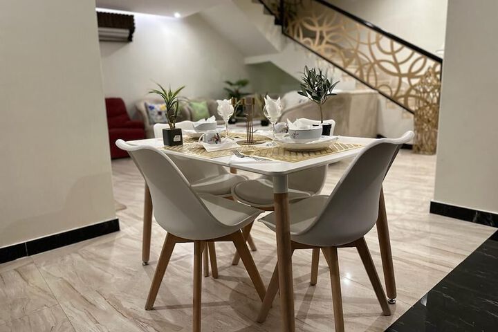 Dining 21 of 25