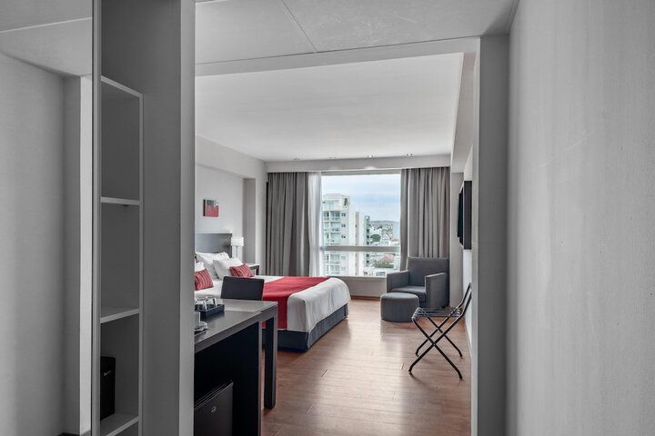 Room 15 of 104