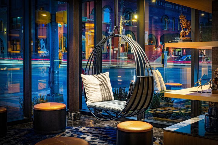 Lobby lounge