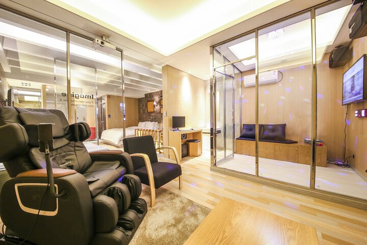 Room 60 of 74