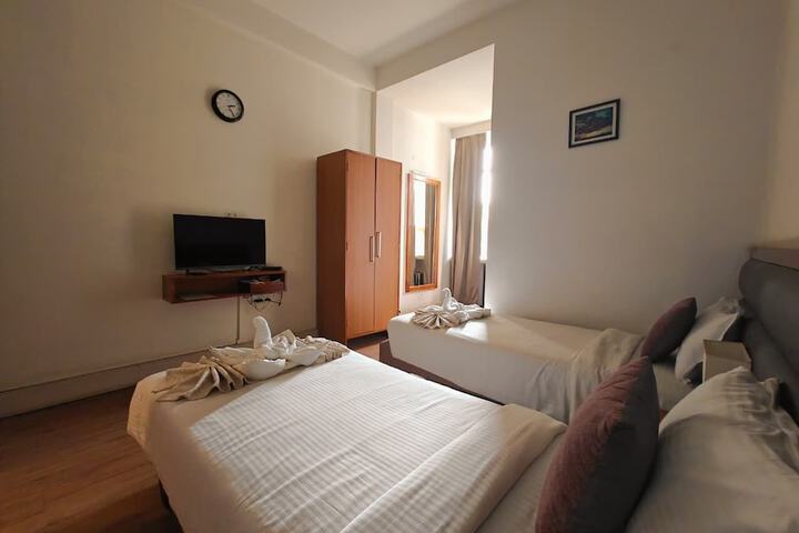 Room 12 of 82