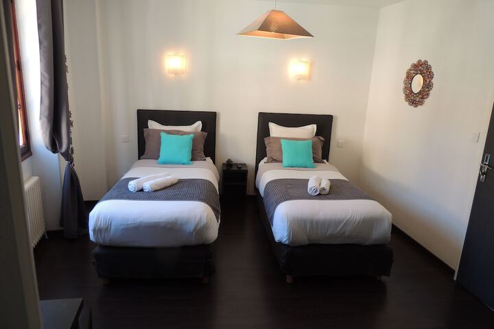 Room 4 of 49