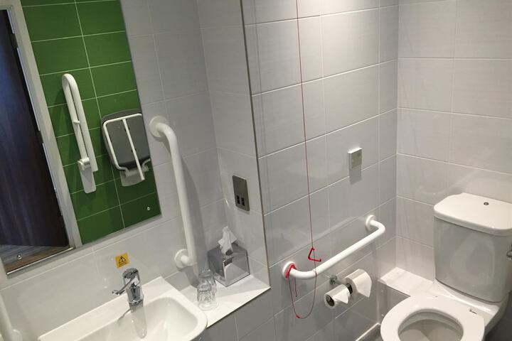 Room 15 of 122