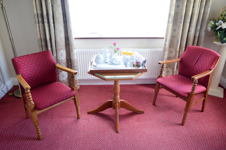 Room 6 of 28
