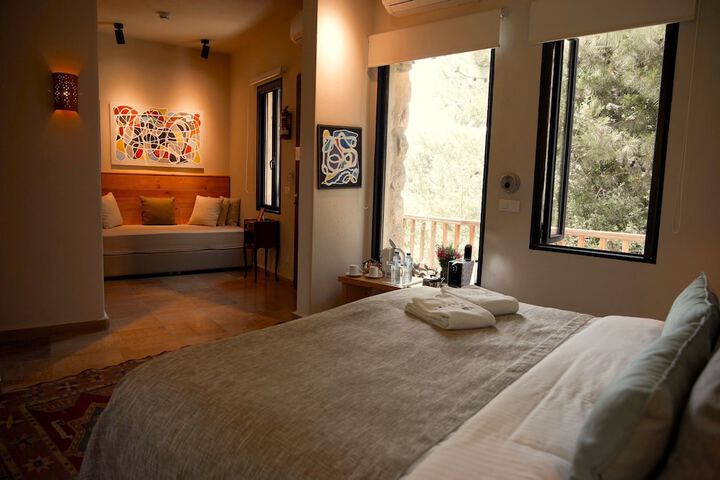 Room 26 of 85