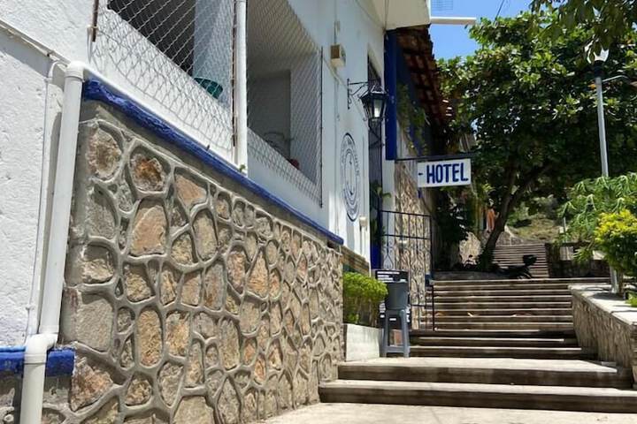 Hotel & Hostal Mayflower