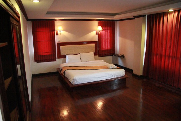 Room 4 of 17