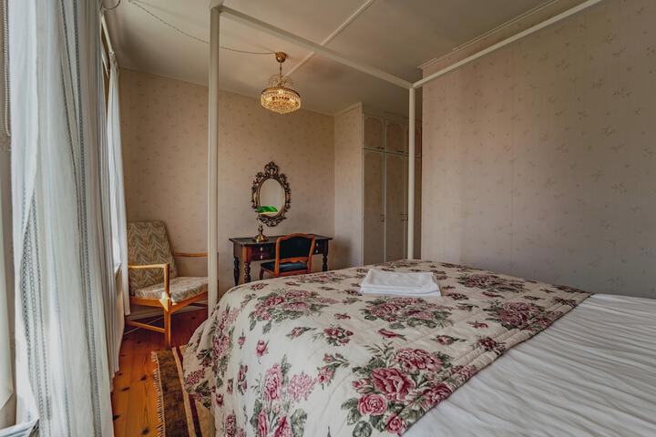 Room 71 of 148