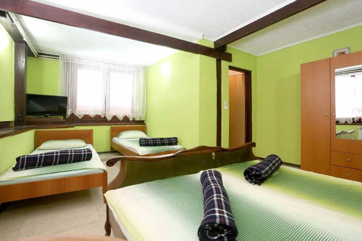 Room 3 of 8