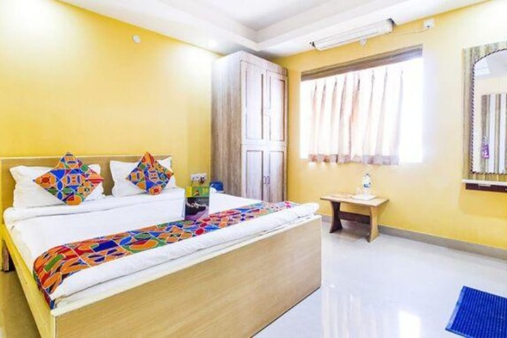 Room 6 of 18