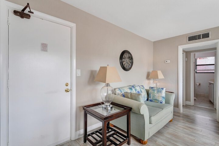 Room 211 of 325