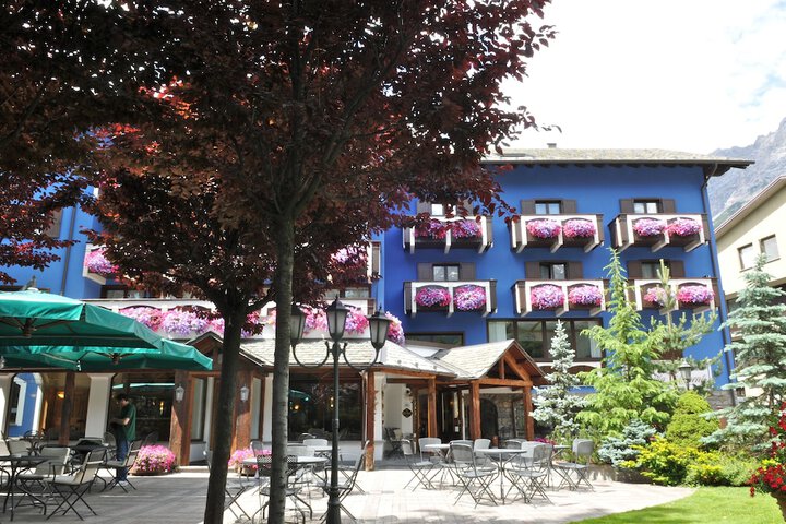 Hotel Exterior 37 of 37