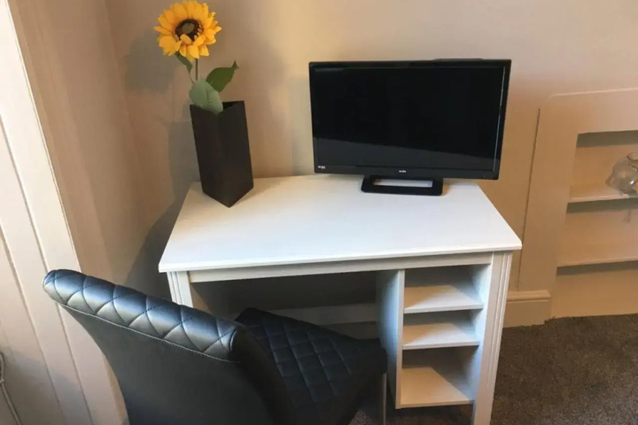 Room 4 of 15