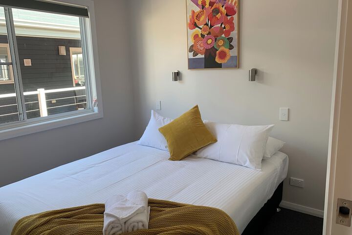 Room 27 of 82