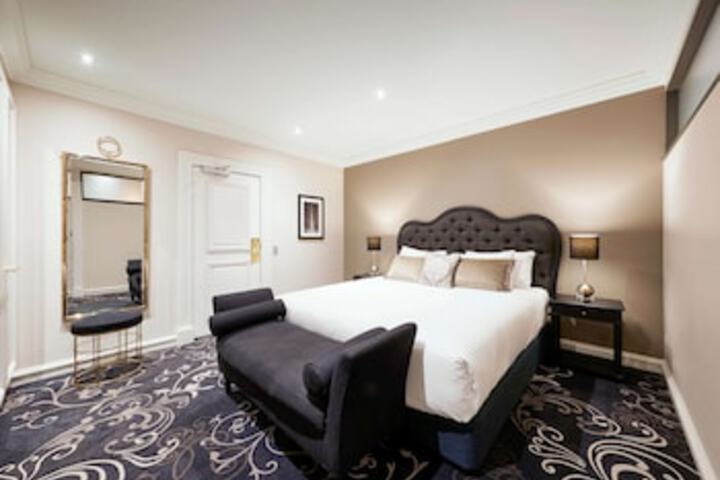 Room 28 of 156