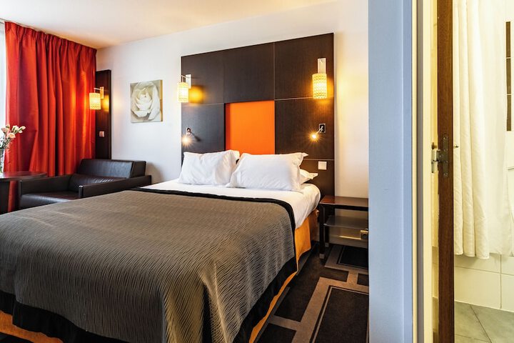 Room 28 of 173