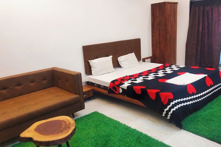 Room 4 of 66