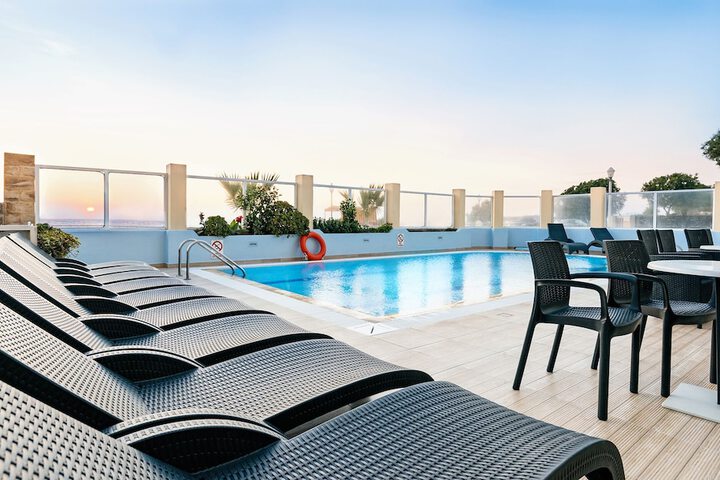 Sundeck 32 of 37