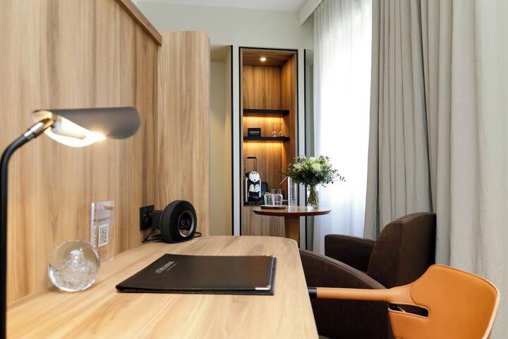 Room 5 of 60