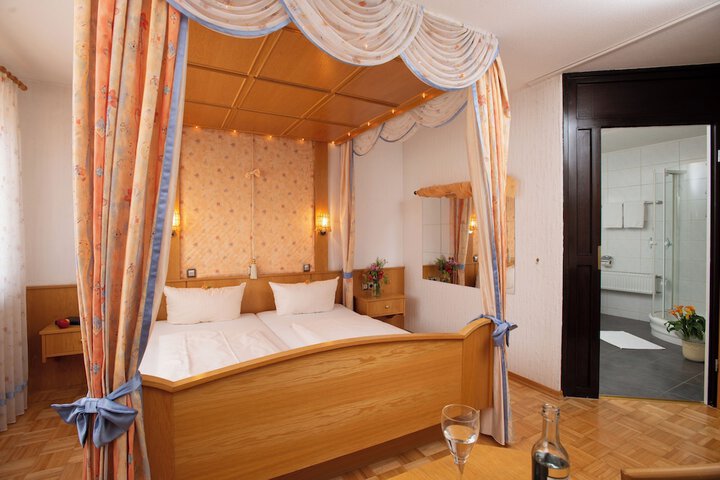 Room 5 of 48