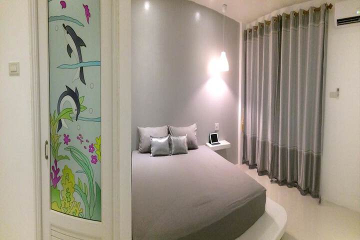 Room 5 of 11