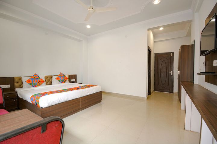 Room 32 of 41
