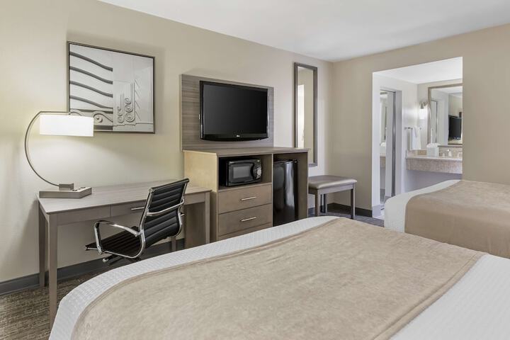 Room 6 of 44