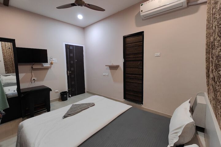 Room 9 of 25