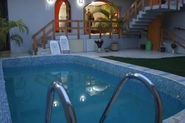 Pool 14 of 20
