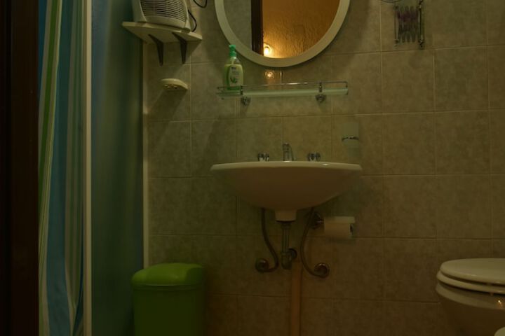 Room 20 of 37