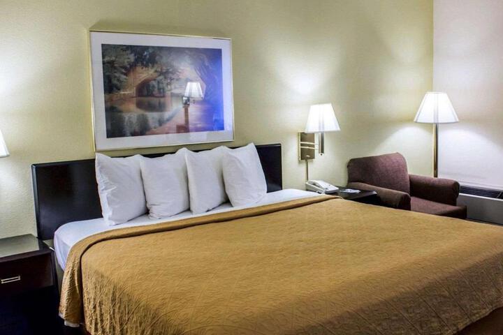 1 King Bed (3 of 21)