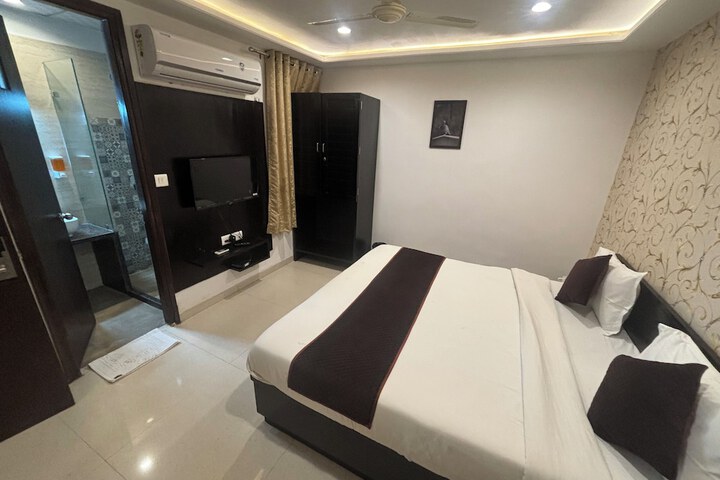 Room 18 of 35