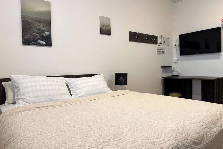 Room 2 of 45