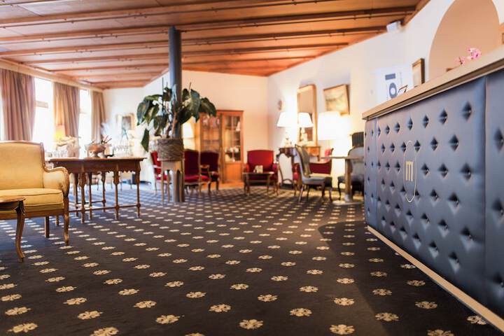 Entrance & Lobby