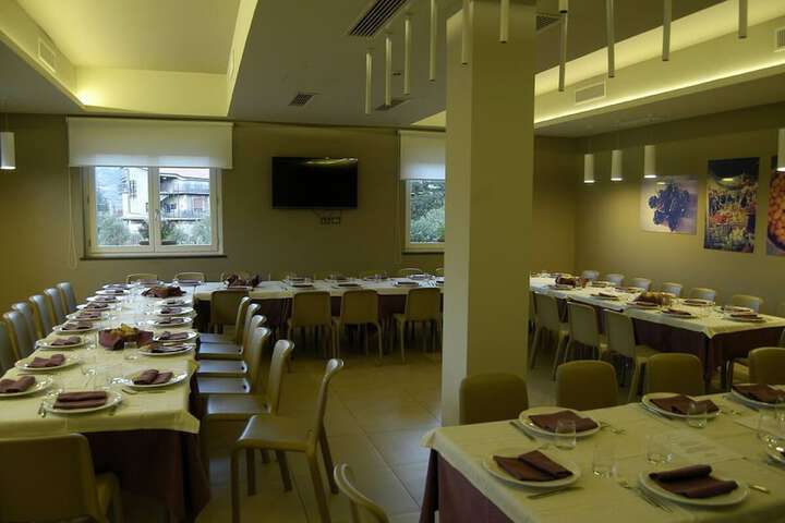 Dining 104 of 196