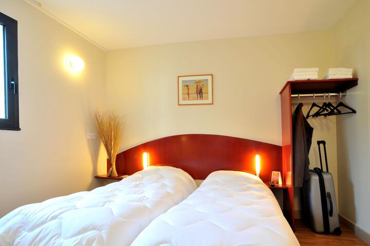 Room 9 of 27