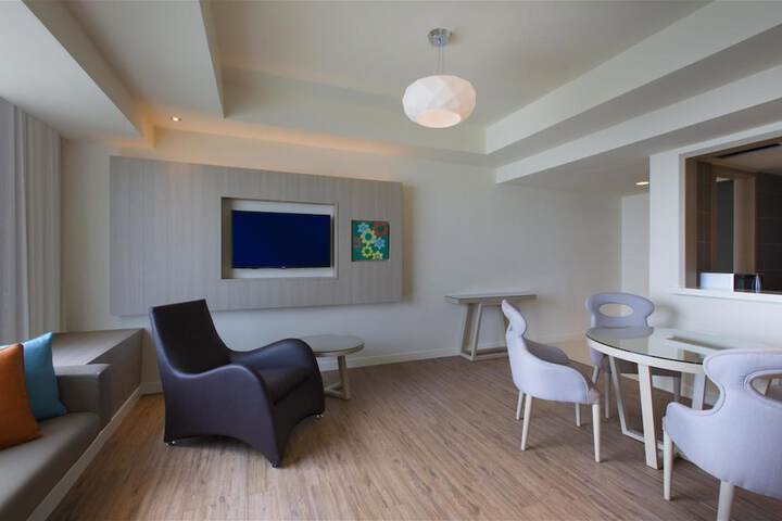 Room 5 of 47