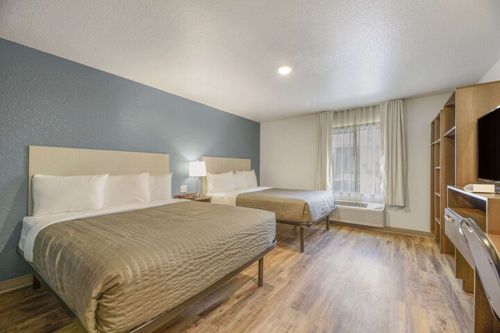 1 Queen Bed (19 of 20)